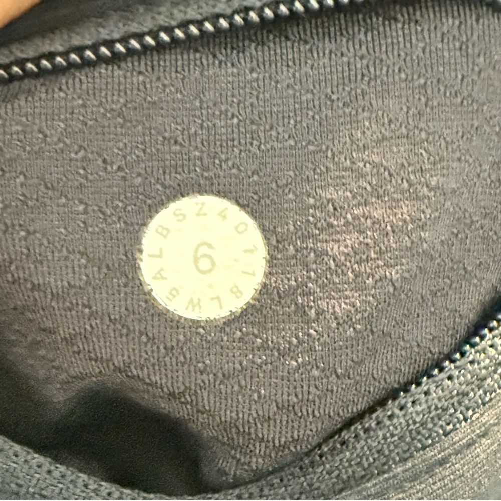 Lululemon Tight Stuff Tight II 25" in Navy , Size 6 - Picture 11 of 11